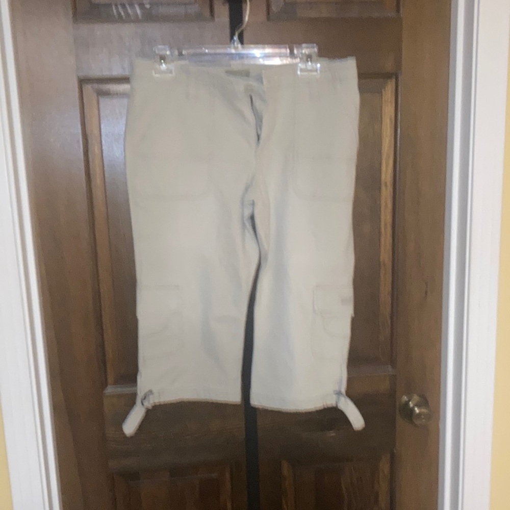 American Eagle Outfitters Khaki Cargo Capris
